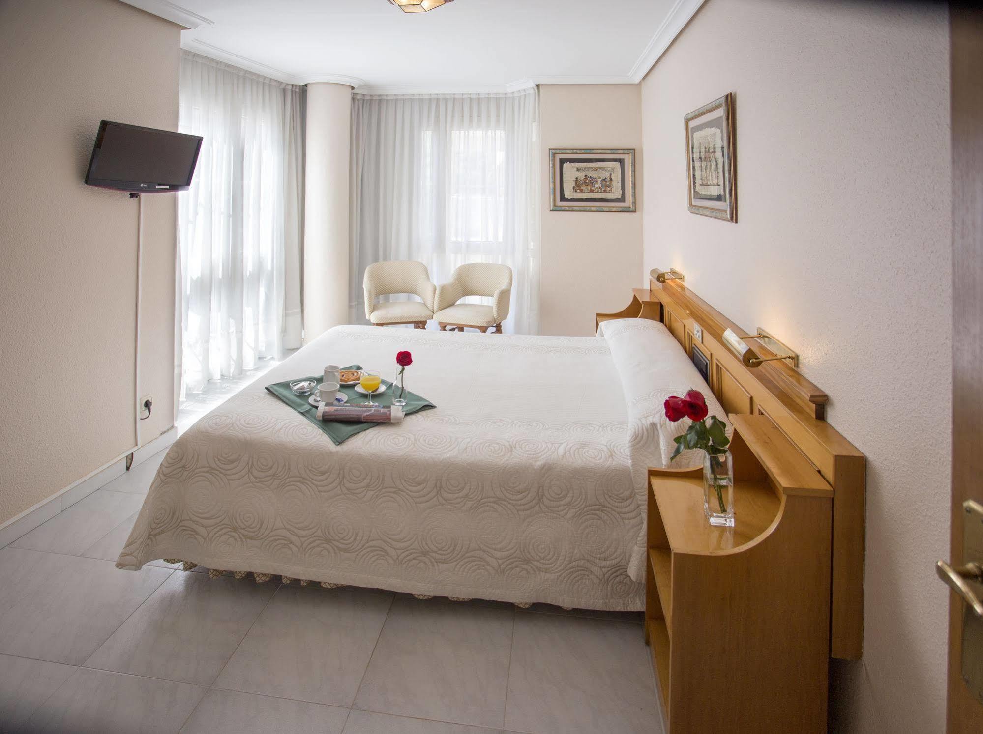 Hotel Don Rodrigo Palencia Buitenkant foto